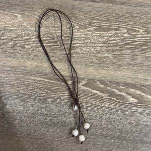 Pearl leather necklace